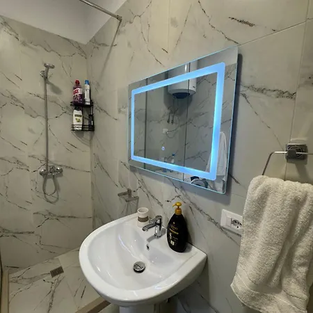 Appartement Aron Tirana